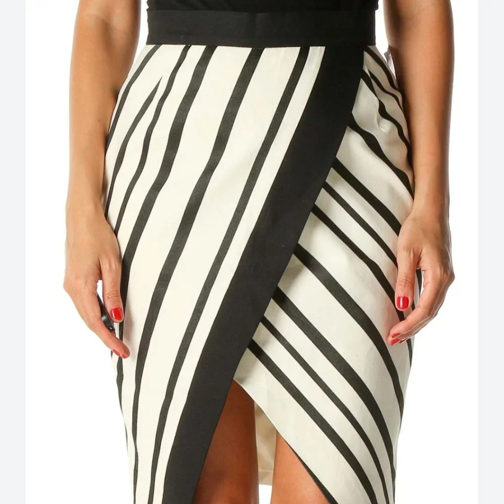 H & M Skirt - Picture 1 of 13
